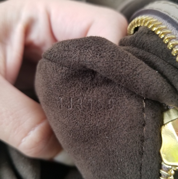 🤩SOLD🤩Vuitton Mahina Hobo L Poudre - Picture 8 of 8